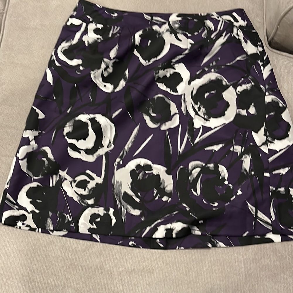 Ann Taylor  - Picture 3 of 5